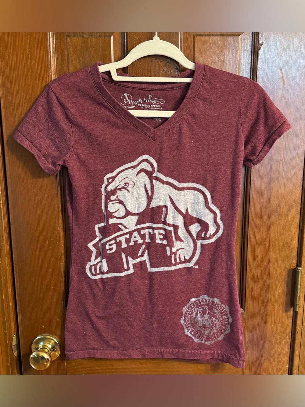Pressbox Maroon Bulldogs Graphic V‑Neck Tee GUC